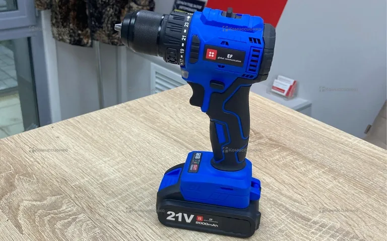 Безщеточный шуруповерт EF 21V