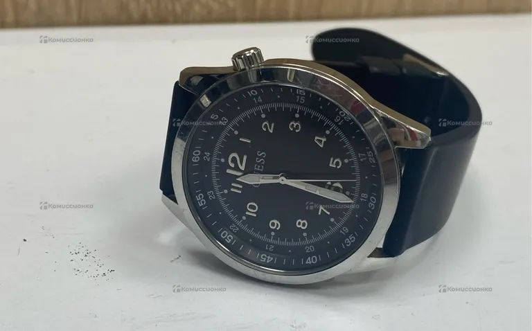 Часы  Guess