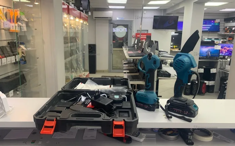 Аккумуляторный секатор-сучкорез Makita (реп)