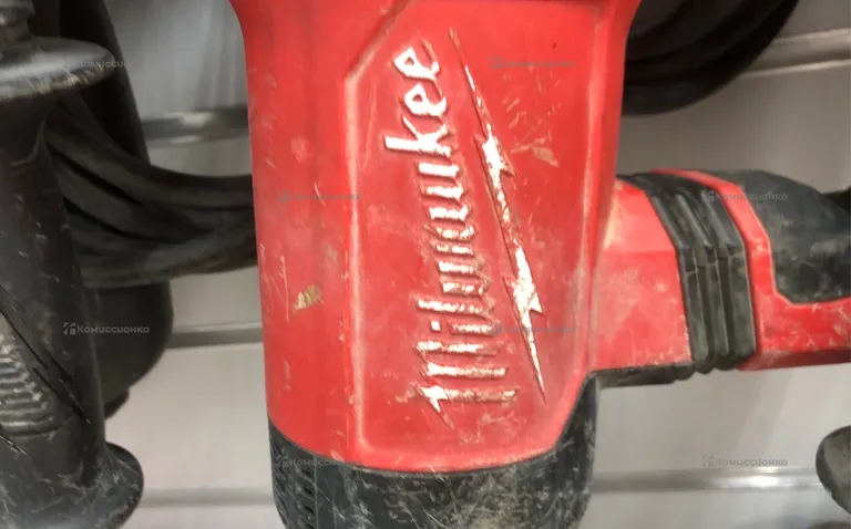 Перфоратор Milwaukee PLH 28 XE